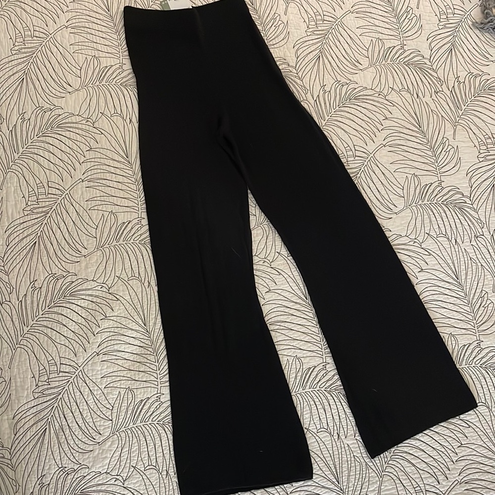 H&M black wide rib knit pants. 31” inseam. Elastic waistband.